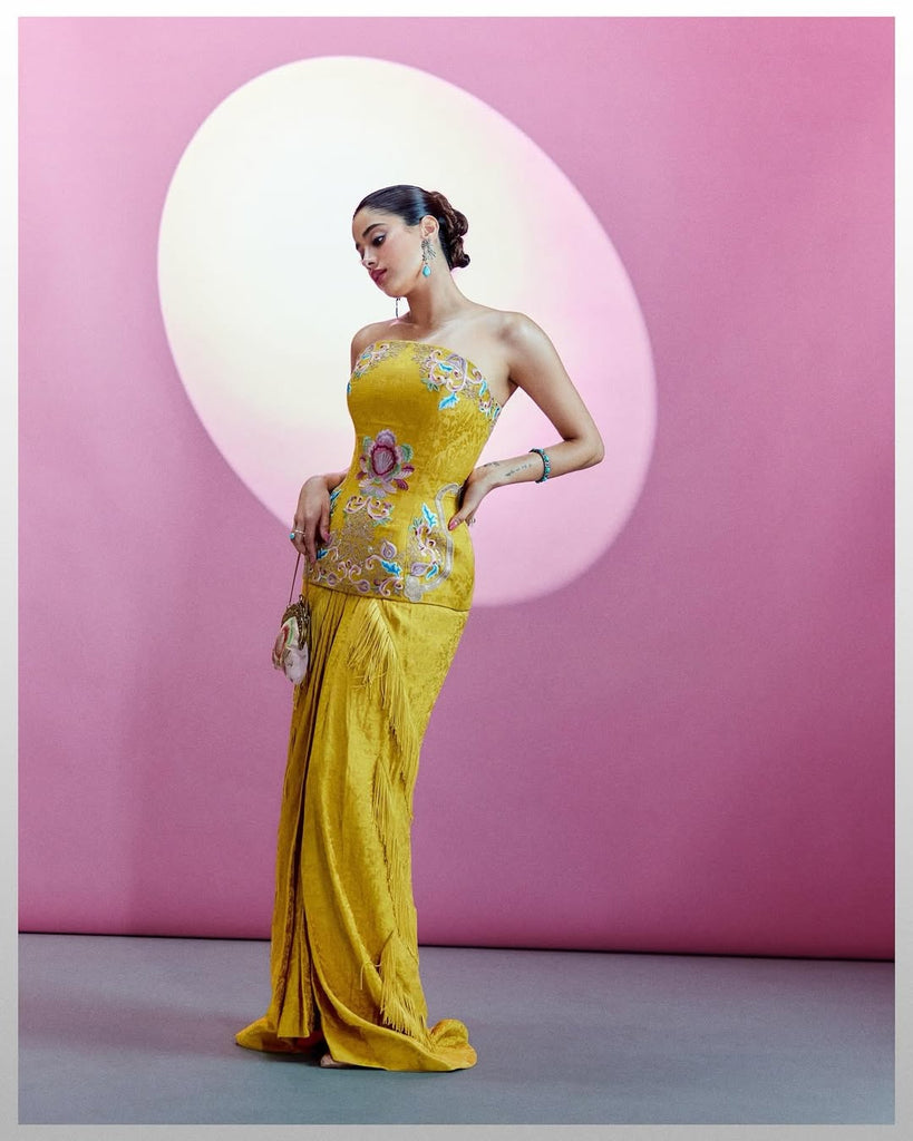 Tapestry Paired With Knotted Skirt Set