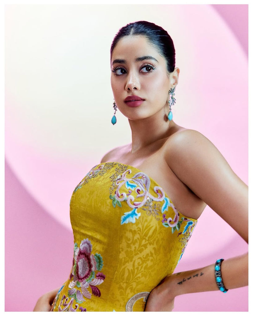 Tapestry Paired With Knotted Skirt Set